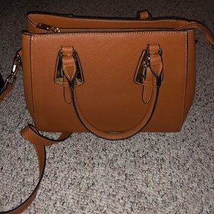 Hand bag/cross body purse